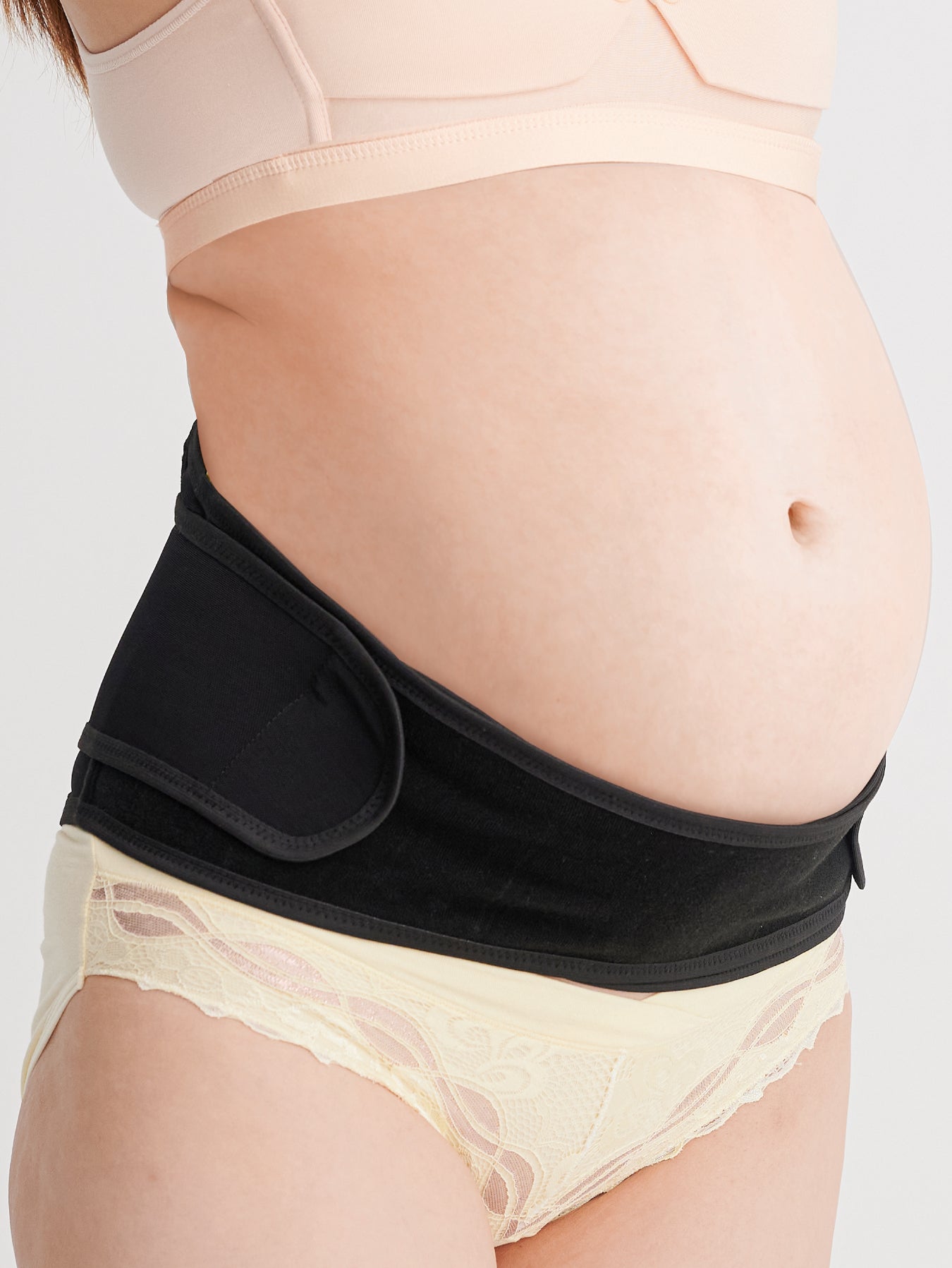 Elastic pregnancy outlet band